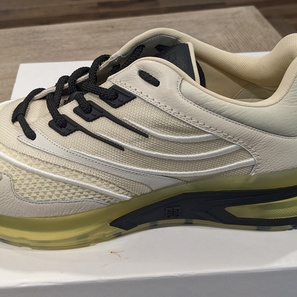 Mens Givenchy "Giv 1" Leather Signature Sneakers Off-White - Picture 4 of 9